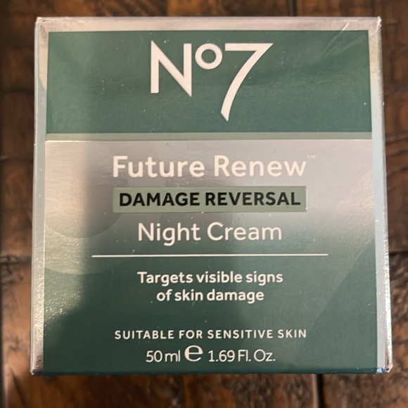 No. 7 Future Renew damage reversal night cream 1.69 oz NIB - Picture 2 of 3